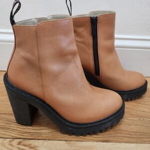 Dr. Martens Magdalena Boots